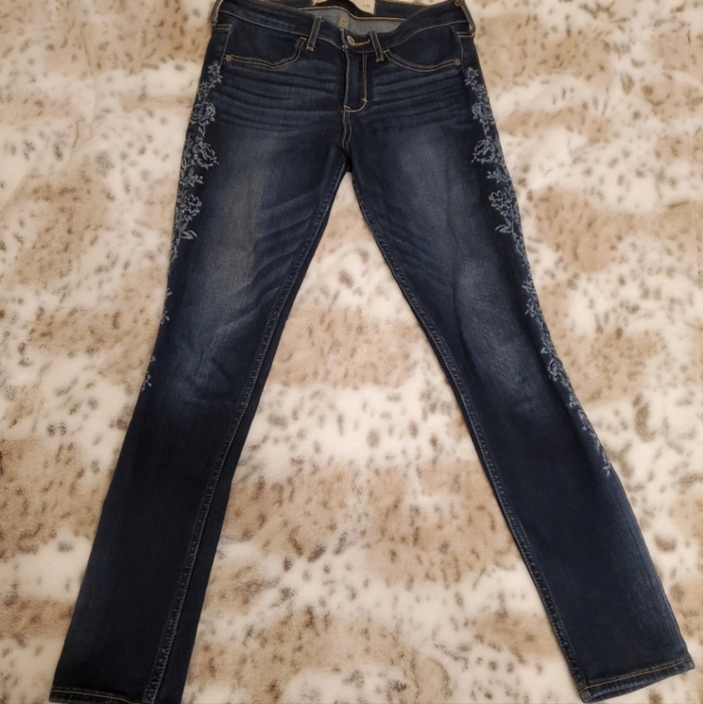 Abercrombie & Fitch Floral Embroidered Jeans 2